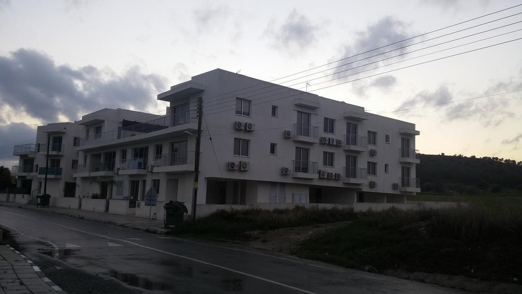 Palms Resort Apartments Alethriko Exterior photo