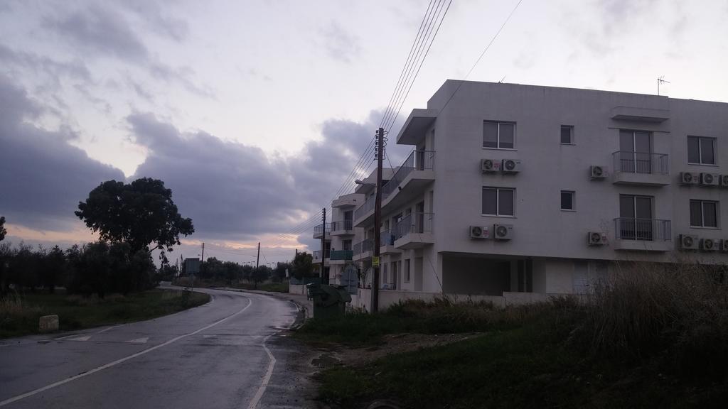 Palms Resort Apartments Alethriko Exterior photo