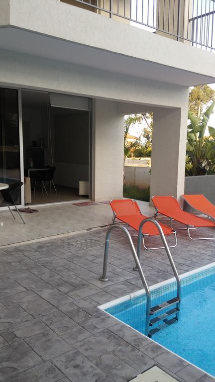 Palms Resort Apartments Alethriko Exterior photo
